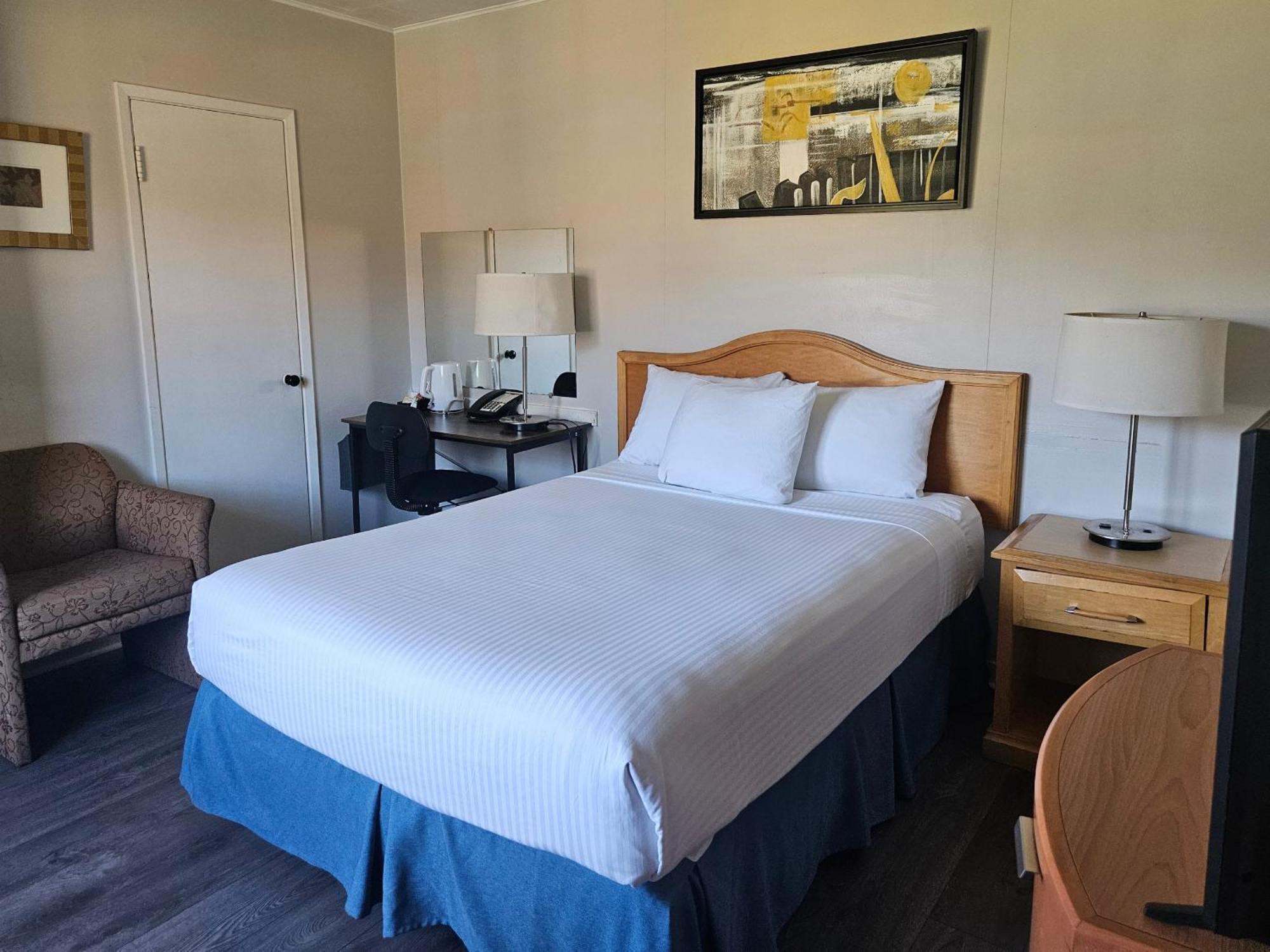 2400 Motel Ванкувър Екстериор снимка
